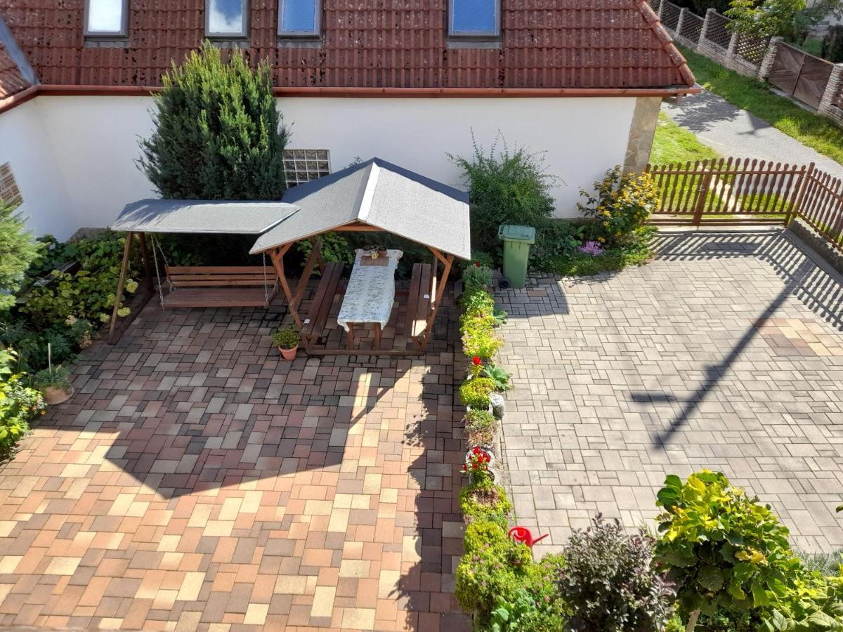Apartamento Harmonia Vendeghaz 100 Meterre Az Igali Gyogyfuerdotol Exterior foto